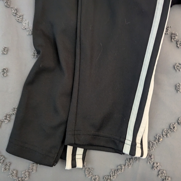 SOLD Women's small Adidas track pants - Picture 4 of 8